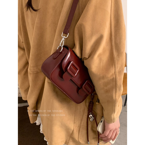 复古斜挎小方包包女2025新款潮时尚腋下包高级感单肩斜挎剑桥包