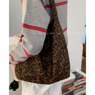 复古豹纹包包女2025新款潮时尚学院风水桶包麂皮绒大容量托特包