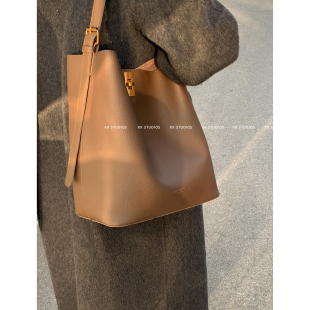 复古水桶包包女秋冬2025新款潮时尚韩国托特包简约大容量单肩包