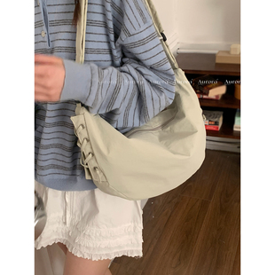 韩国学院风帆布包包女2026新款 休闲马鞍包百搭大容量斜挎包 潮时尚