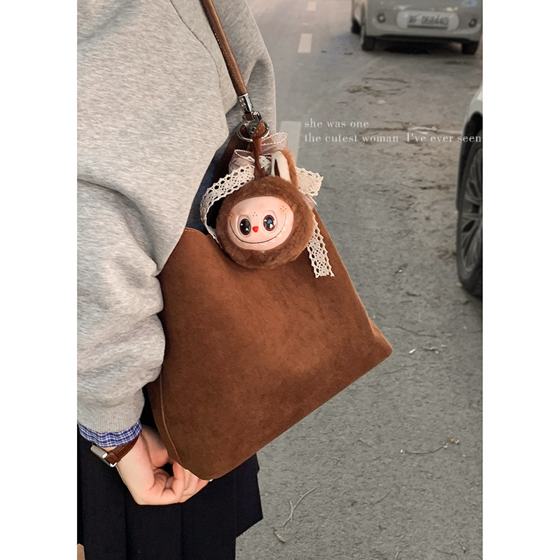 韩国麂皮绒水桶包包女2025新款潮复古小众腋下包百搭大容量腋下包,箱包皮具/热销女包/男包,通用款女包,淘宝优惠券,粉丝福利购,淘宝优惠卷