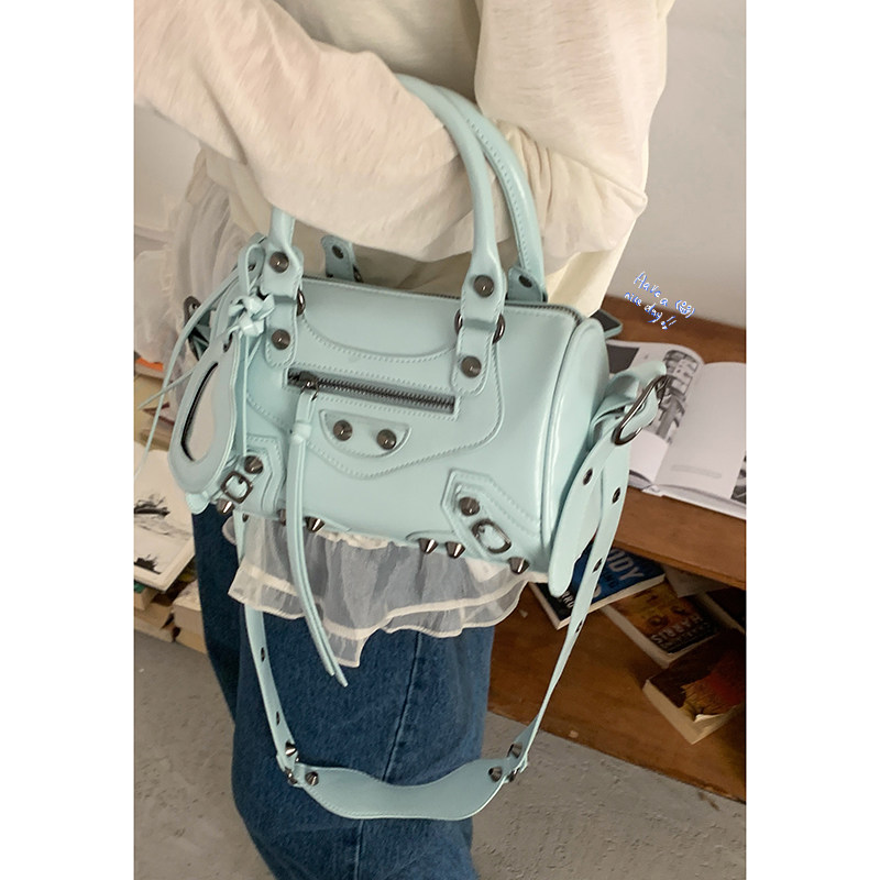 潮酷机车包包女2025新款潮时尚小众手提枕头包百搭单肩斜挎包