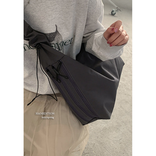 懒散风褶皱帆布包包女2025新款潮时尚学院风托特包大容量马鞍包