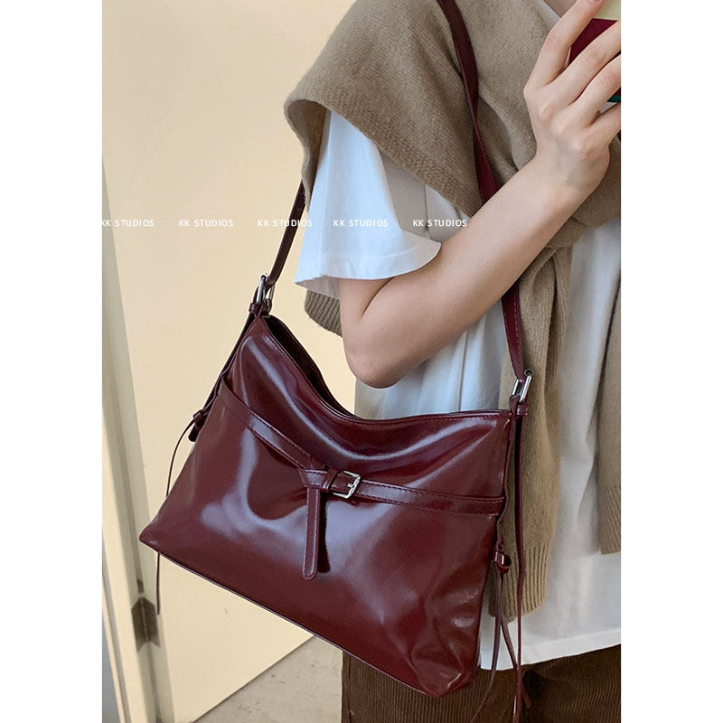 复古油皮腋下包包女2025新款潮时尚韩版托特包大容量斜挎水桶包,箱包皮具/热销女包/男包,通用款女包,淘宝优惠券,粉丝福利购,淘宝优惠卷