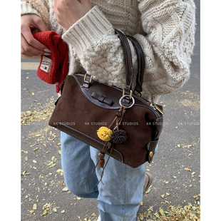 复古麂皮绒保龄球包包女2025新款潮时尚手提枕头包高级感斜挎包