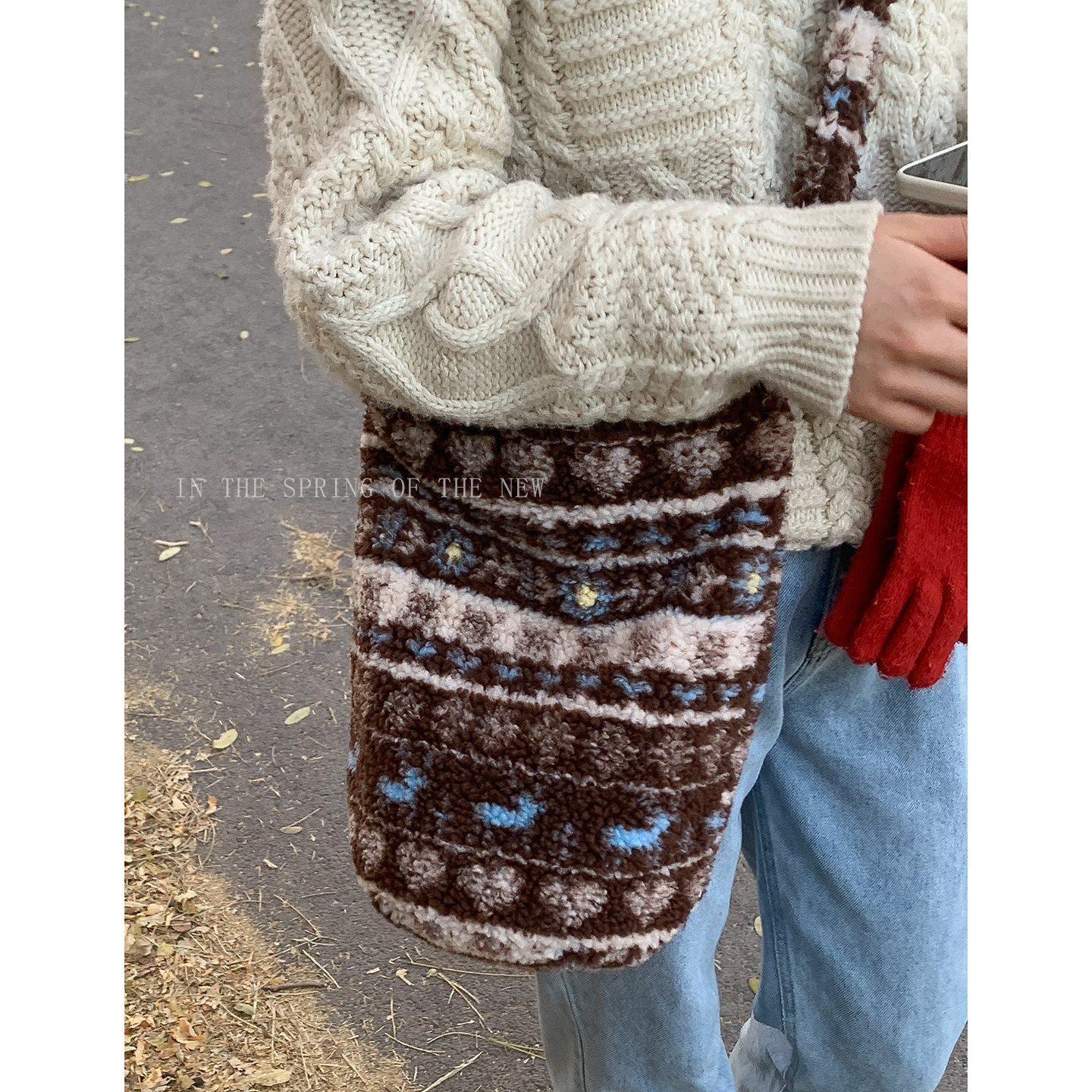 卡乐儿甜美学院风毛绒水桶包