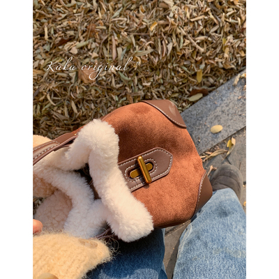 卡乐儿复古麂皮绒手提毛绒包