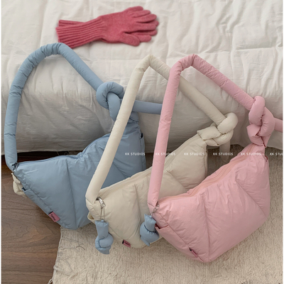 咔咔家韩系羽绒包斜挎牛角包