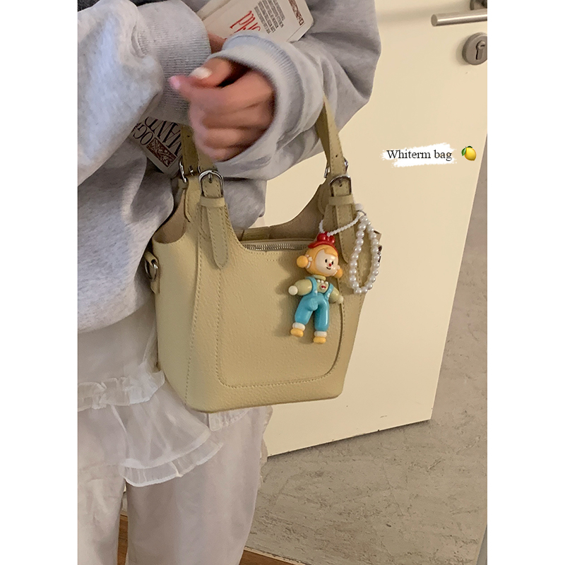 韩系小众手提包包女式2025新款春夏时尚简约水桶包百搭通勤斜挎包