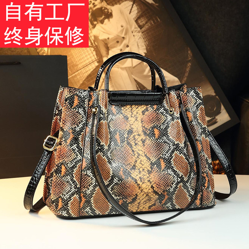 轻奢真皮女包2025新款时尚百搭百搭蛇纹大容量牛皮包手提单肩斜挎