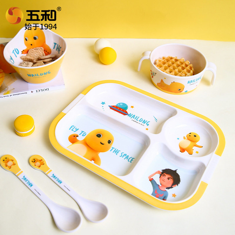 五和奶龙儿童餐具有盖杯子勺子密胺树脂四格餐盘