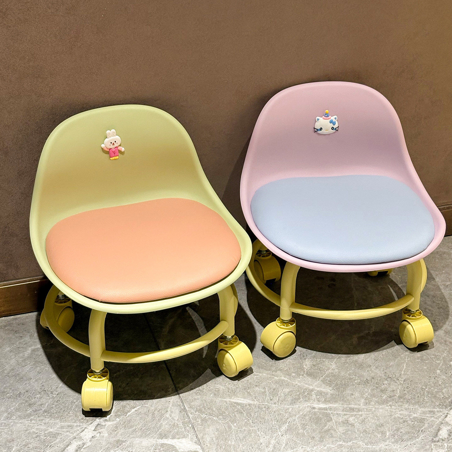 高颜值小凳子软包儿童滑轮移动靠背椅家用小矮凳万向轮凳圆可移动
