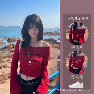 新款露腰辣妹红色斜肩长袖t恤女秋季设计感显瘦常规款上衣时尚