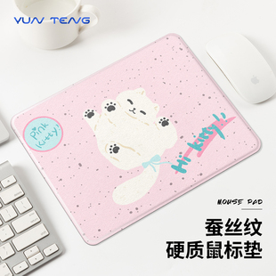 卡通可爱猫咪鼠标垫女生电脑键盘垫蚕丝纹硬质办公桌垫防水滑鼠垫