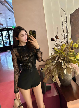 25法式复古黑色蕾丝衫女设计感竖条压褶修身透视网纱长袖打底上衣