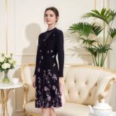 珂家女装 显瘦拼接针织绣花连衣裙子女 修身 2025秋冬新品 商场同款