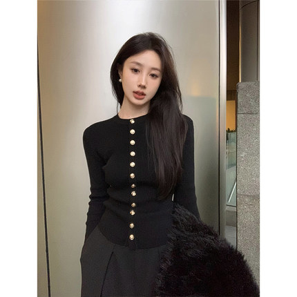 高级感黑色修身针织开衫女秋季辣妹短款毛衣外套设计感内搭上衣冬