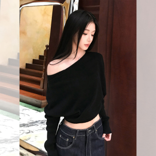 高级感黑色一字斜肩毛衣女秋冬绝美巨好看内搭打底针织衫 露肩上衣