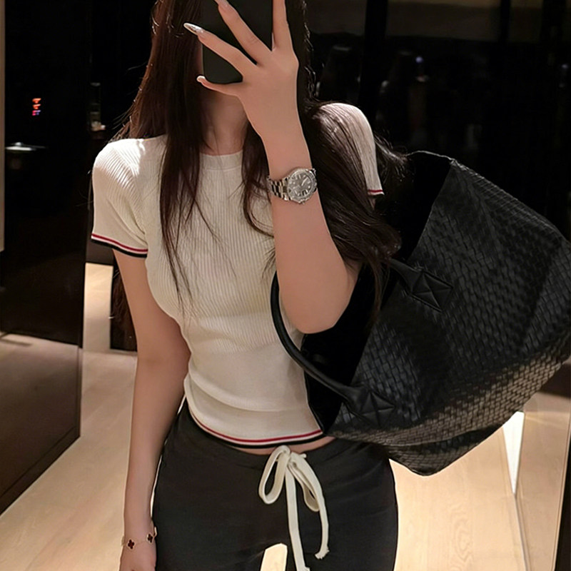 韩系白色条纹正肩短袖t恤女初夏老钱风辣妹修身短款针织衫小上衣