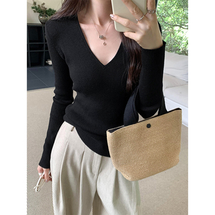 黑色修身V领针织衫女打底内搭秋季正肩紧身低领长袖薄款毛衣上衣