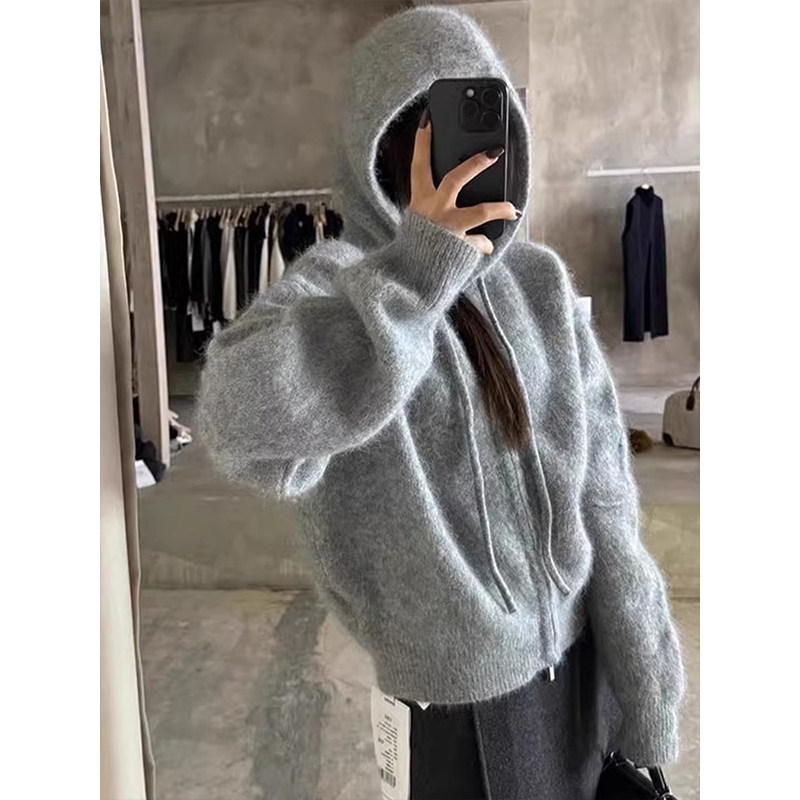灰色浣熊绒连帽毛衣外套女秋冬慵懒风软糯针织拉链开衫小个子上衣