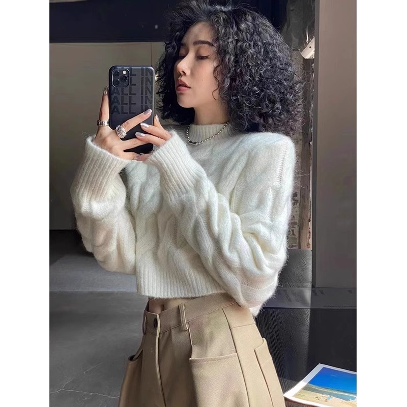 复古白色马海毛麻花毛衣女秋冬高级感慵懒套头针织衫短款加厚上衣