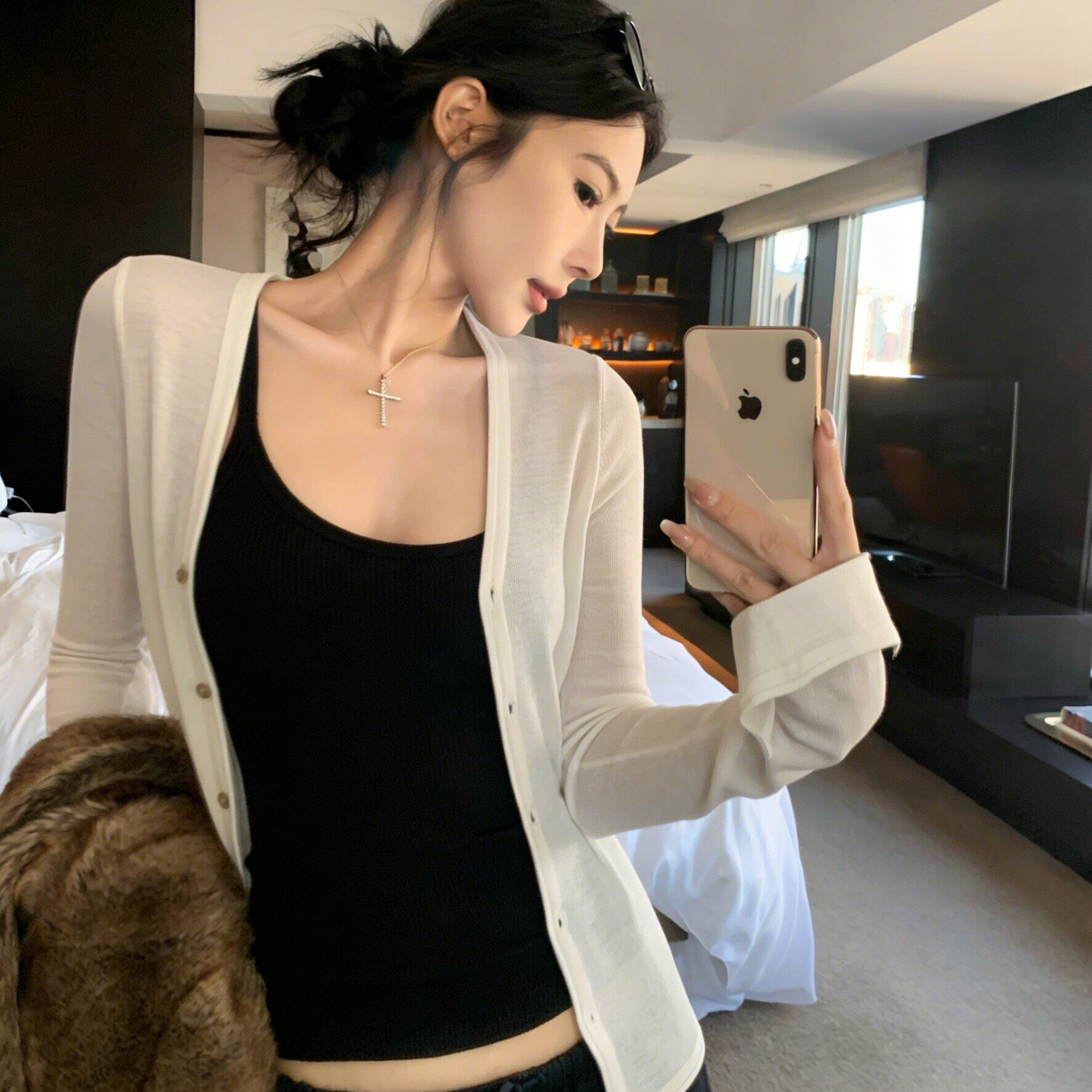 老钱风穿搭白色薄款针织开衫女春季吊带外搭披肩防晒罩衫外套上衣