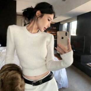 白色短款收腰圆领毛衣女秋冬高级感显瘦套头针织衫内搭巨好看上衣