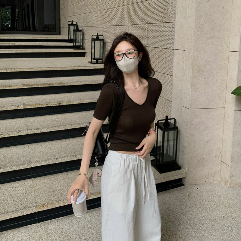 咖色深V领针织T恤女夏季韩系紧身正肩短袖冰丝修身半袖气质上衣薄