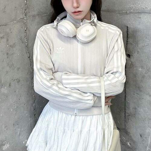 阿迪达斯三叶草女子短款立领夹克