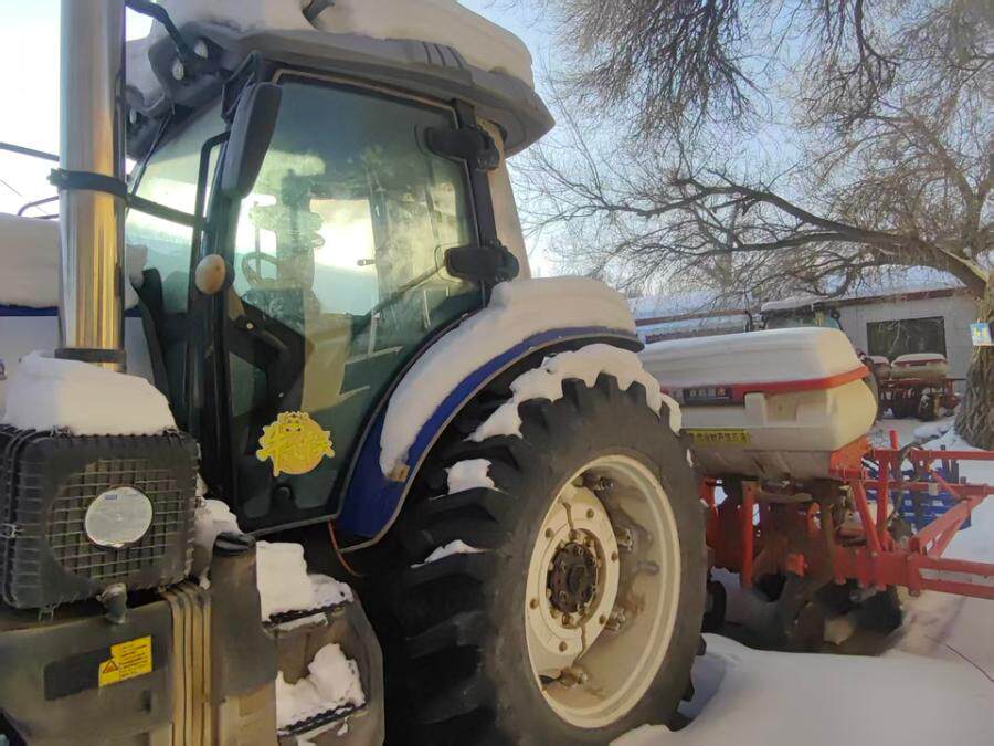 3月13日塔城地区轮式拖拉机新42G0412号、联合整地机、旋耕机、牵引式免耕气吸播种机2BMYFQQ6网络拍卖公告