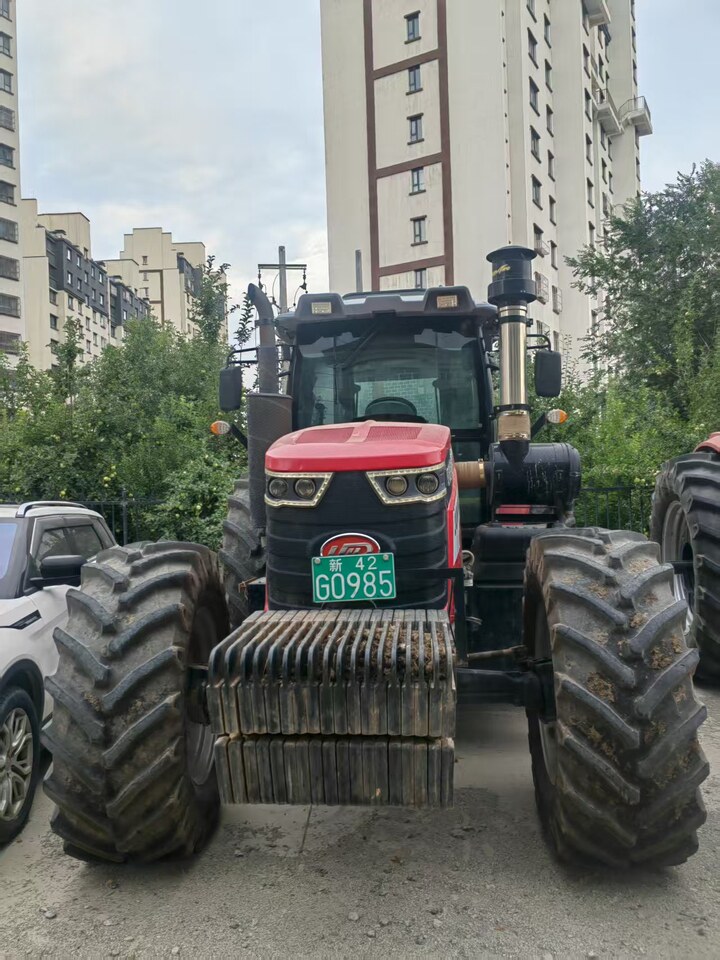 2月22日塔城地区新42G0985号骏玛道MG2604牌轮式拖拉机及附属液压翻转犁、驱动耙一套农机用车辆网络拍卖公告