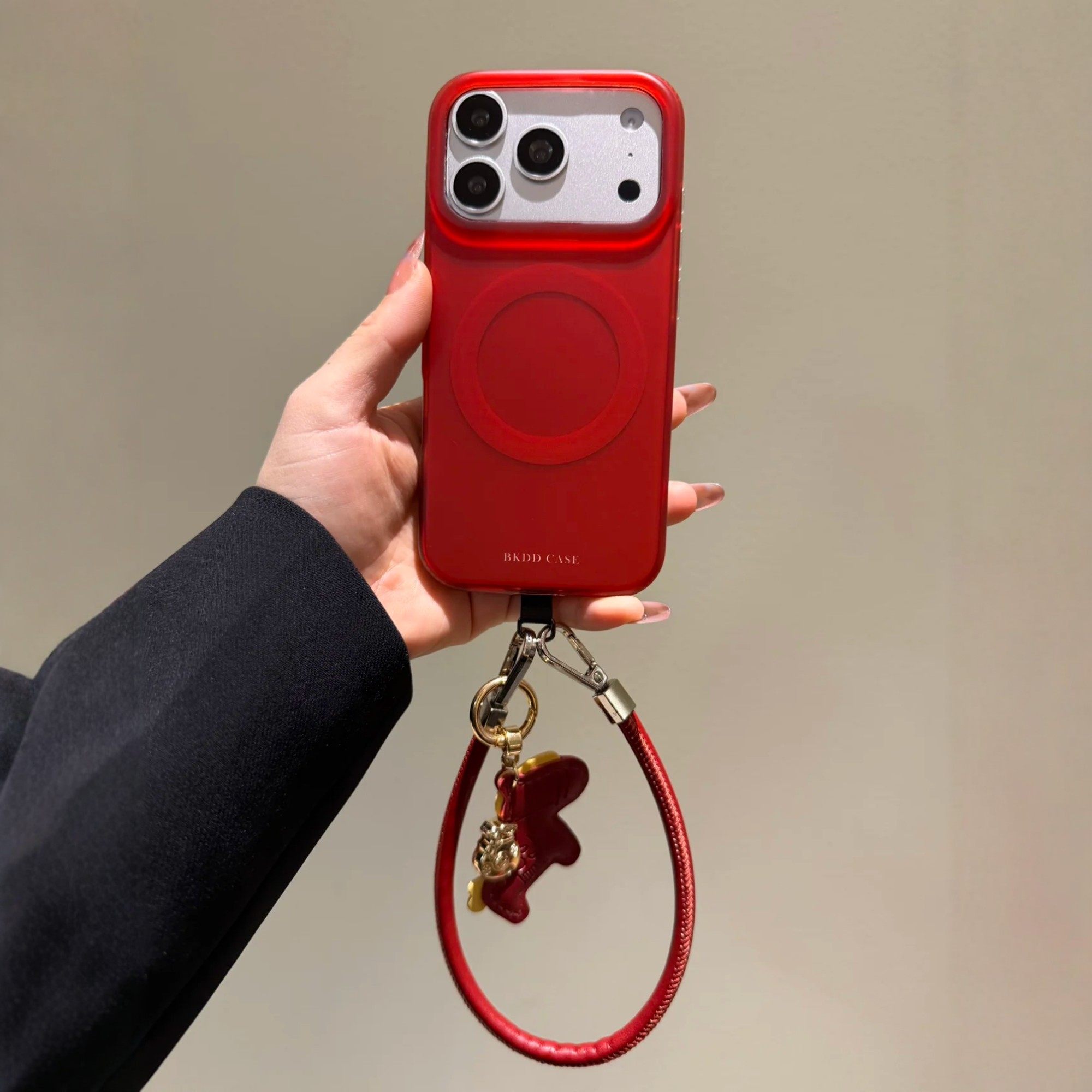 新年ins喜庆红色磁吸壳皮质手拎绳适用iPhone17promax手机壳苹果15pro新款14网红超火13小众女款16防摔保护套,3C数码配件,手机保护套/壳,淘宝优惠券,粉丝福利购,淘宝优惠卷