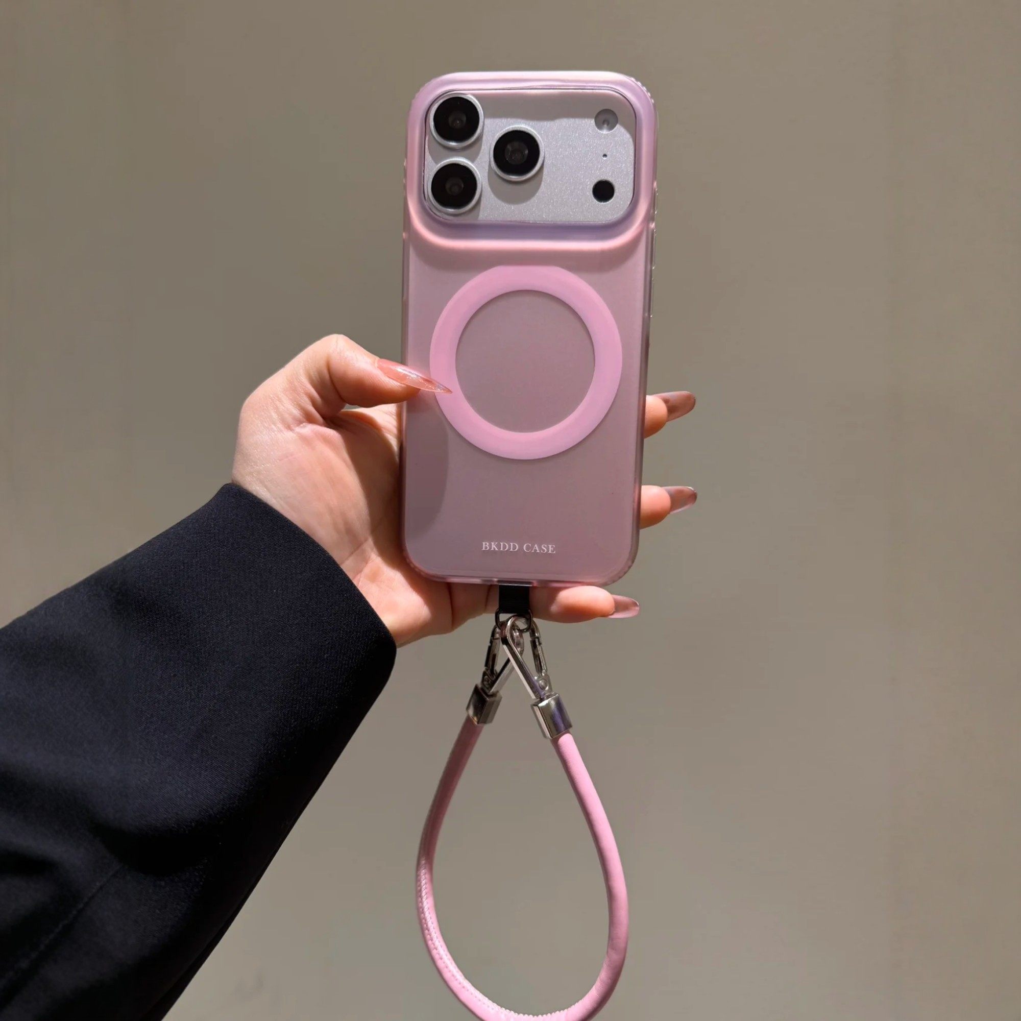 韩风ins简约粉色磁吸壳皮质手拎绳适用iPhone17promax手机壳苹果15pro新款14网红超火13小众女款16防摔保护套,3C数码配件,手机保护套/壳,淘宝优惠券,粉丝福利购,淘宝优惠卷