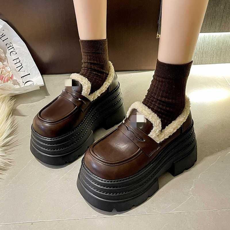 小个子厚底增高8cm加绒毛毛单鞋女2025秋冬新款一脚蹬松糕小皮鞋