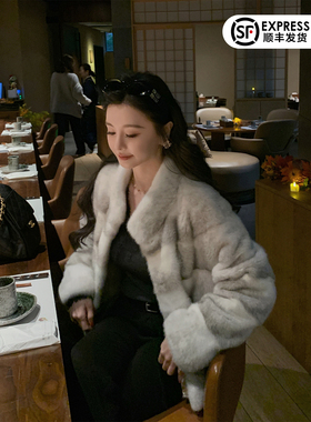 12/2  10AM 徐琳 「喜马拉雅」轻奢线十字横排纹内里水貂皮草