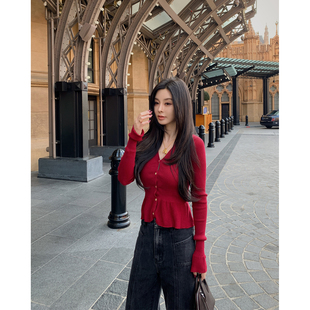 MINI STUDIO徐琳「热恋」V领珍珠扣收腰花瓣边气质简约针织开衫