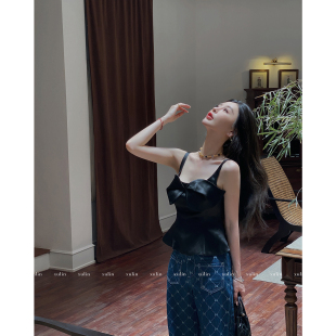 MINI 「约会日」立裁收腰花瓣摆立体双色吊带上衣 STUDIO徐琳