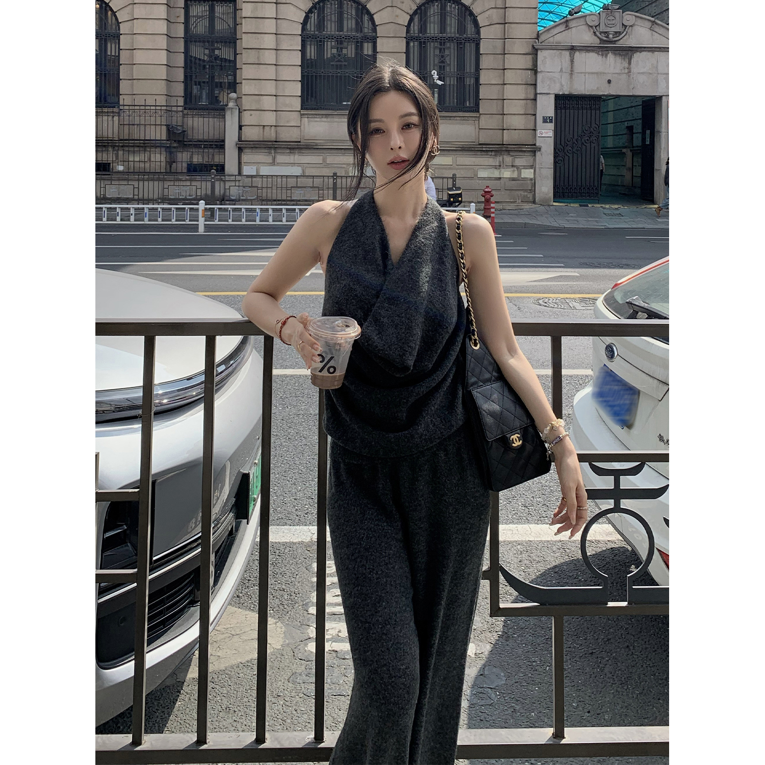 MINISTUDIO徐琳「艺术缪斯」松弛荡领挂脖露背上衣阔腿裤绒感套装