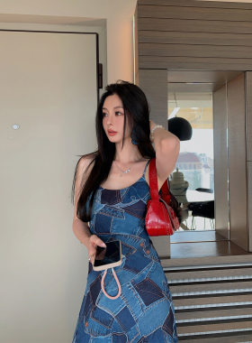 MINI STUDIO徐琳「错位加州」解构风丹宁牛仔拼布撞色吊带连衣裙