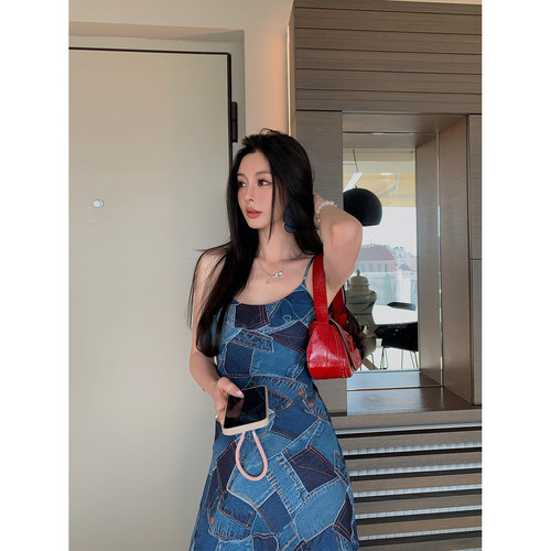 MINI STUDIO徐琳「错位加州」解构风丹宁牛仔拼布撞色吊带连衣裙