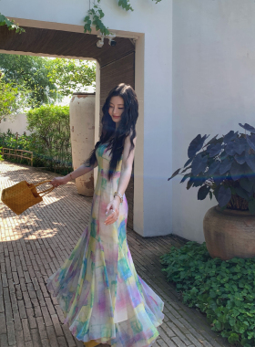 MINI STUDIO徐琳「玻璃海」浪漫剪裁不规则印花碎花鱼尾吊带裙