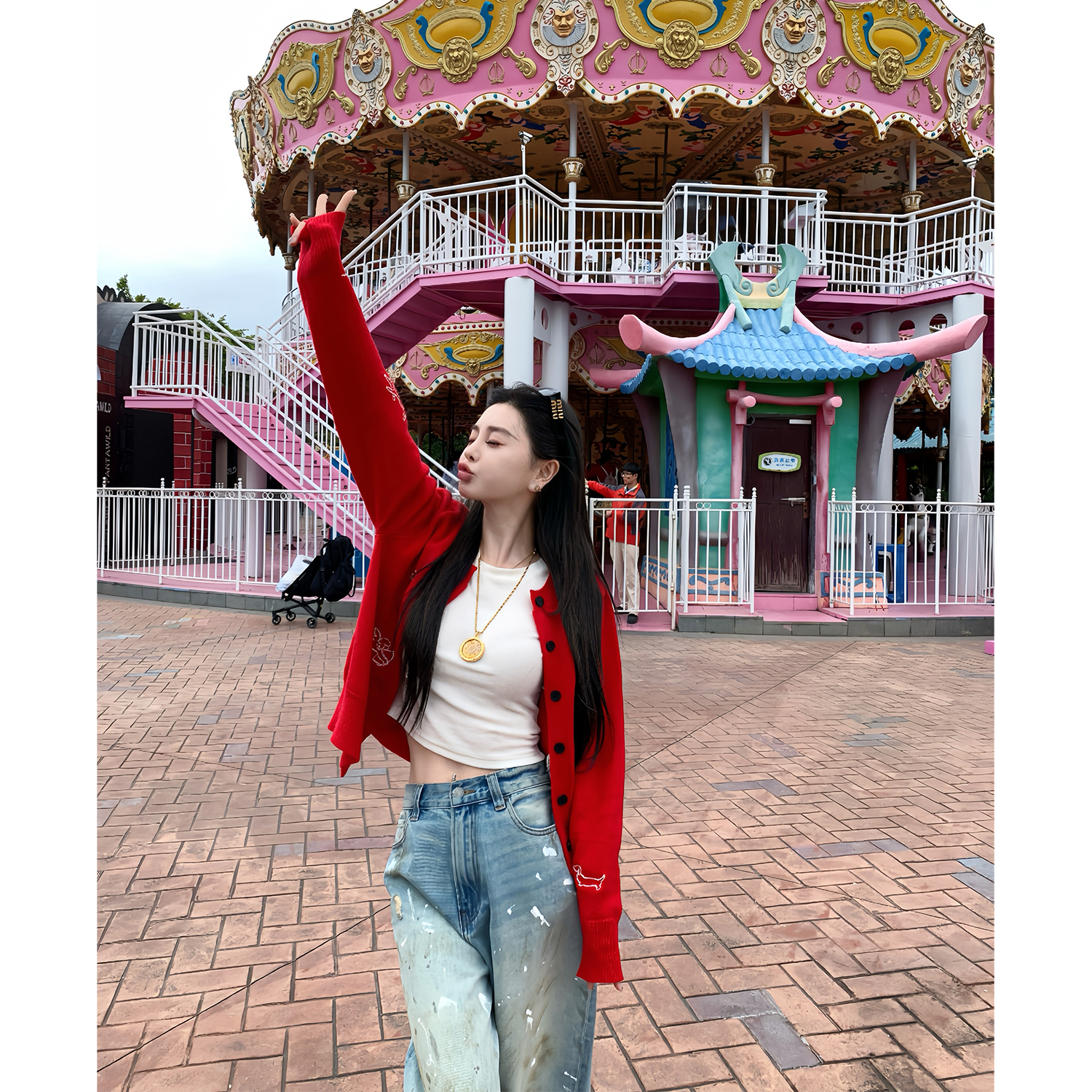 徐琳mini趣味刺绣圆领针织开衫