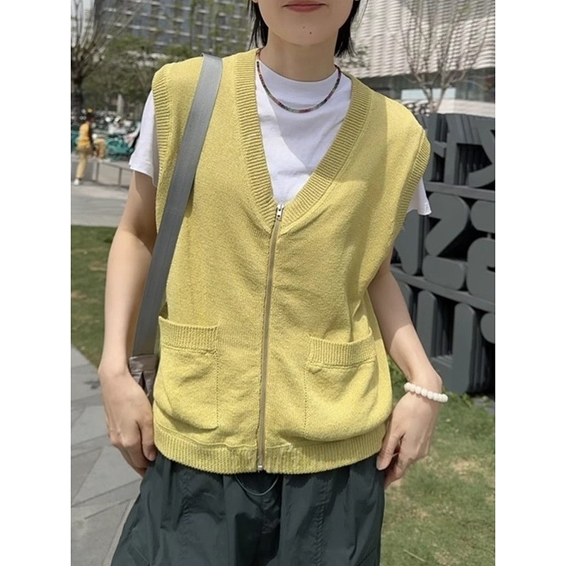 芥末黄减龄V领针织马甲上衣秋季2025年无袖半拉链时尚口袋叠穿T恤