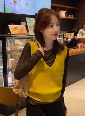 2025秋季新款韩系时尚套装气质百搭v领气质叠穿黄色马甲背心上衣