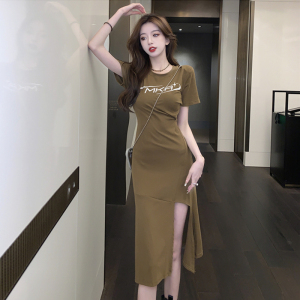 设计感小众不规则开叉中长款T恤裙女夏纯欲风辣妹字母印花连衣裙