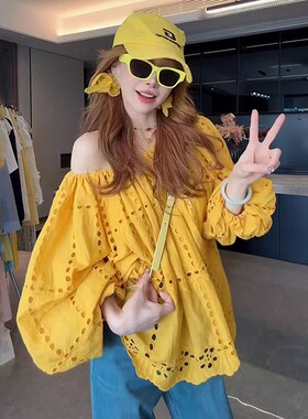 法式复古镂空一字肩蕾丝黄色衬衫女早春新款宽松巨显瘦灯笼袖上衣