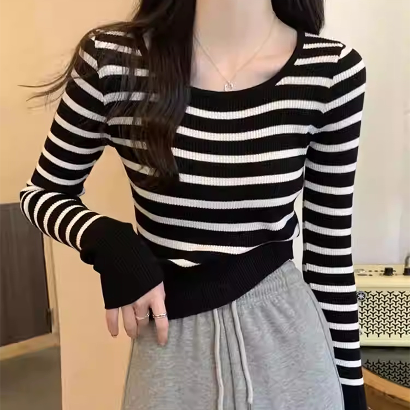 2025流行漂亮小衫低领条纹打底衫内搭长袖早秋紧身针织短款上衣女