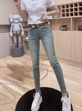 梨型身材浅蓝色高腰小脚牛仔裤女