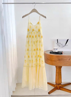 黄色碎花连衣裙吊带氛围感裙子2025年夏季新款法式高级感长裙女装